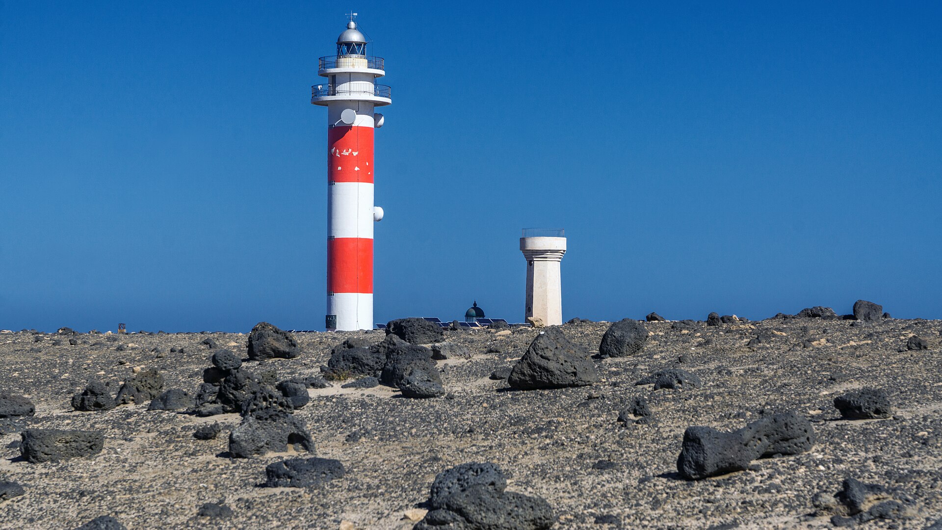 Faro del Tostón y El Cotillo desde Corralejo